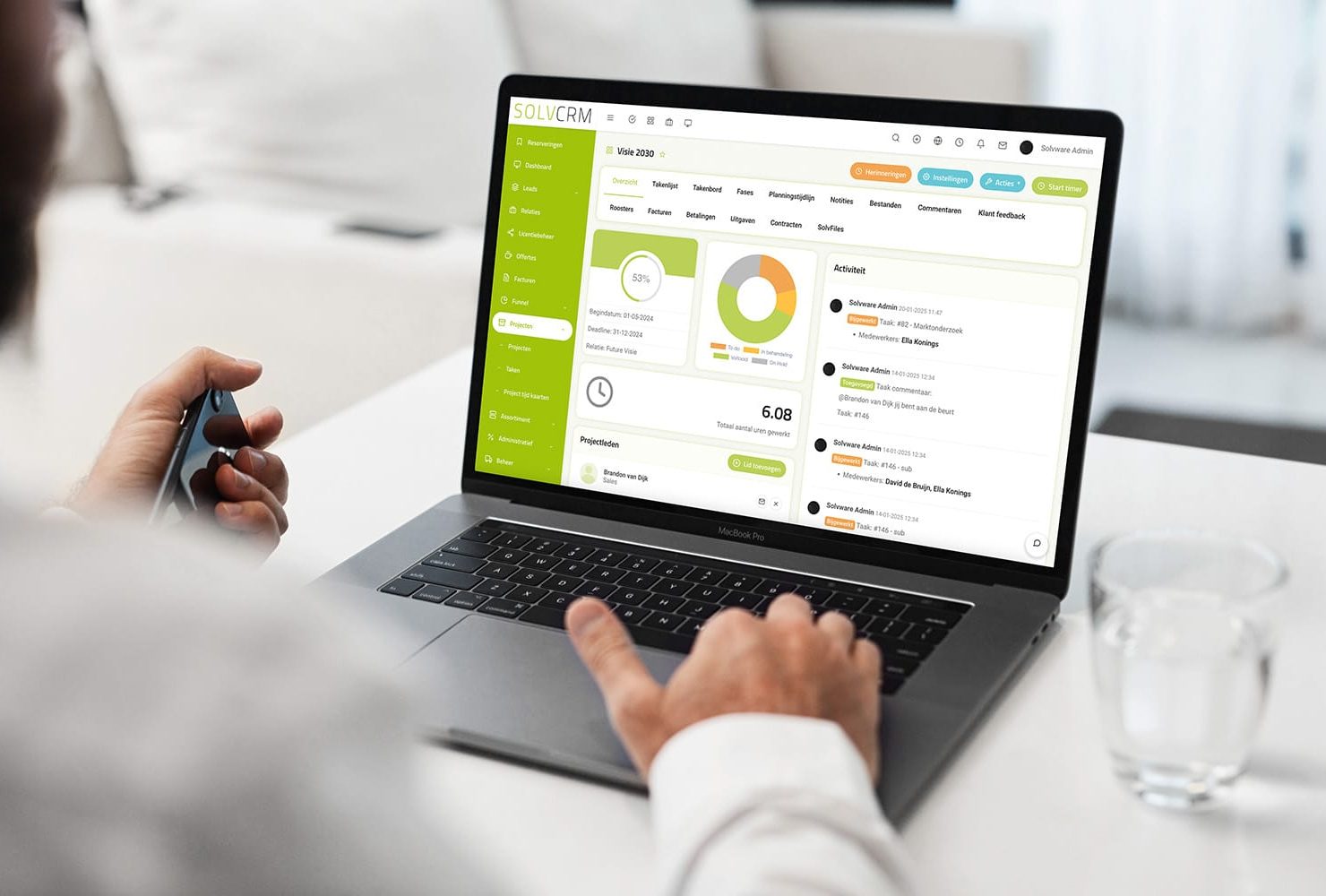 Projectoverzicht in SolvCRM met planning, voortgang en taken